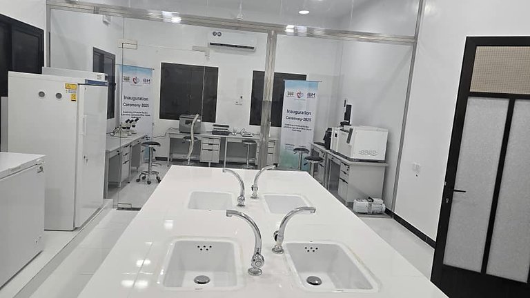 Original photograph of the equipped pesticide-residue testing laboratory in Seiyun, Hadramout